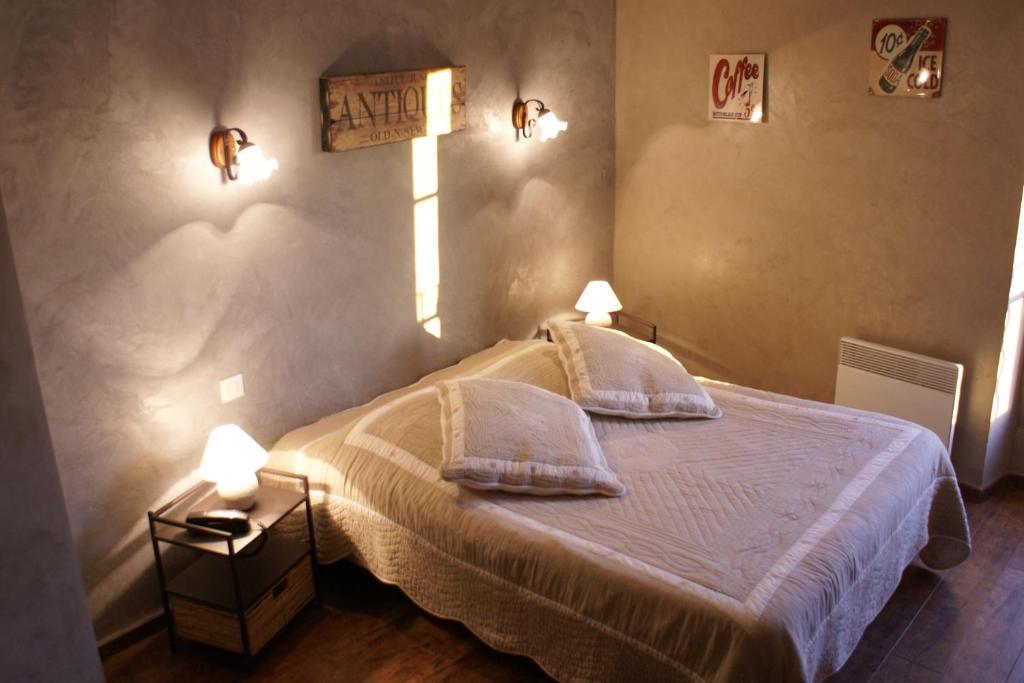 Hotel Le Crillon Murs  Habitación foto